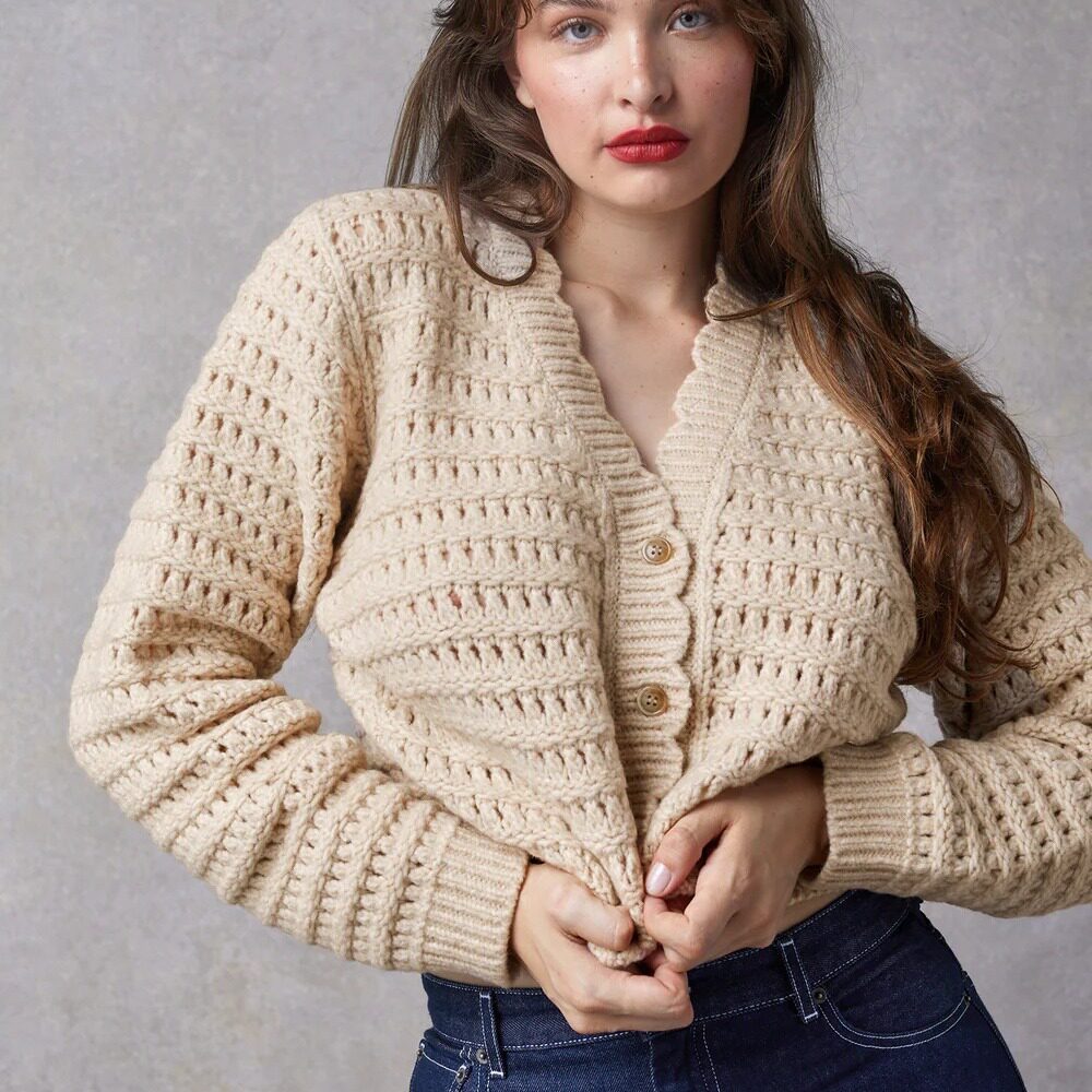 法式毛衣女24秋冬新款质感羊毛混纺镂空钩编V领长袖系扣针织外套