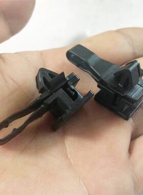 适用于t600众泰A柱内饰板卡扣前挡风玻璃两侧A柱卡扣卡子汽车配件
