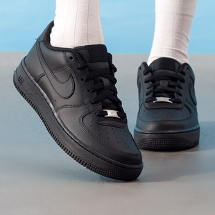 耐克NIKE板鞋女鞋黑色AIR FORCE1空军一号休闲鞋缓震耐磨运动鞋
