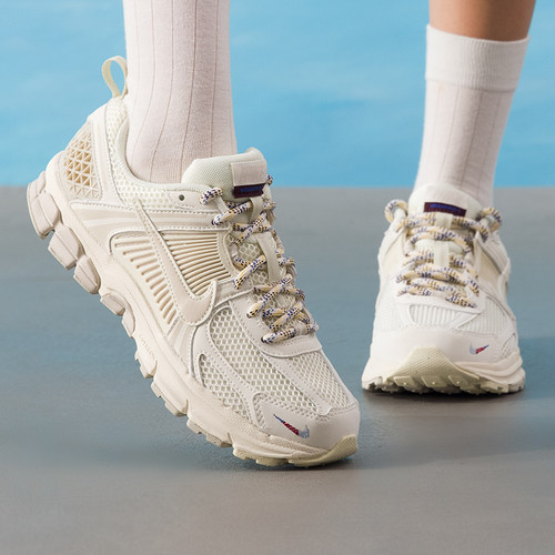 耐克（NIKE）儿童25秋季VOMERO 5 EE青少年运动鞋训练轻便时尚