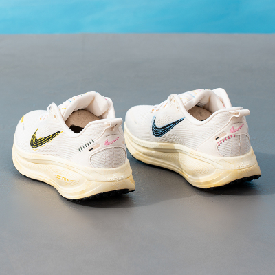 耐克NIKE女鞋Vomero18春季新款运动鞋健身训练缓震舒适跑鞋