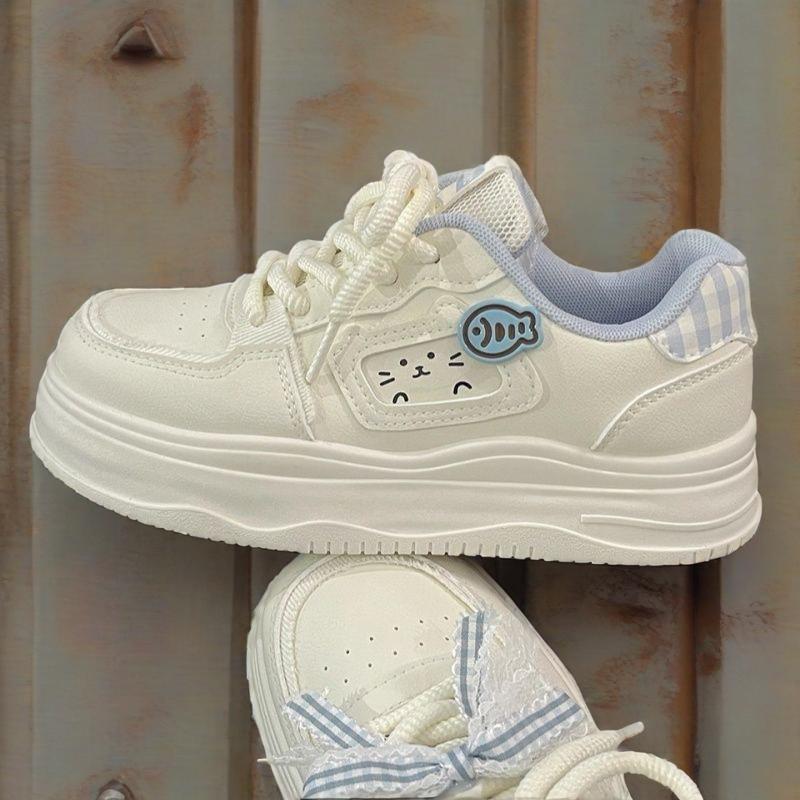 小白鞋女2025新款板鞋休闲女鞋运动百搭厚底面包学生小众可爱鞋子