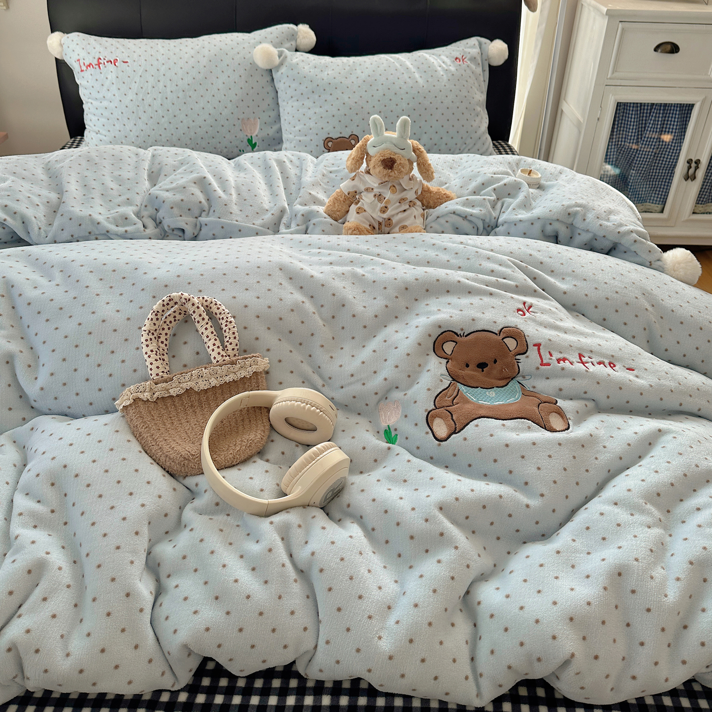 卡通波点小熊毛球款牛奶绒四件套