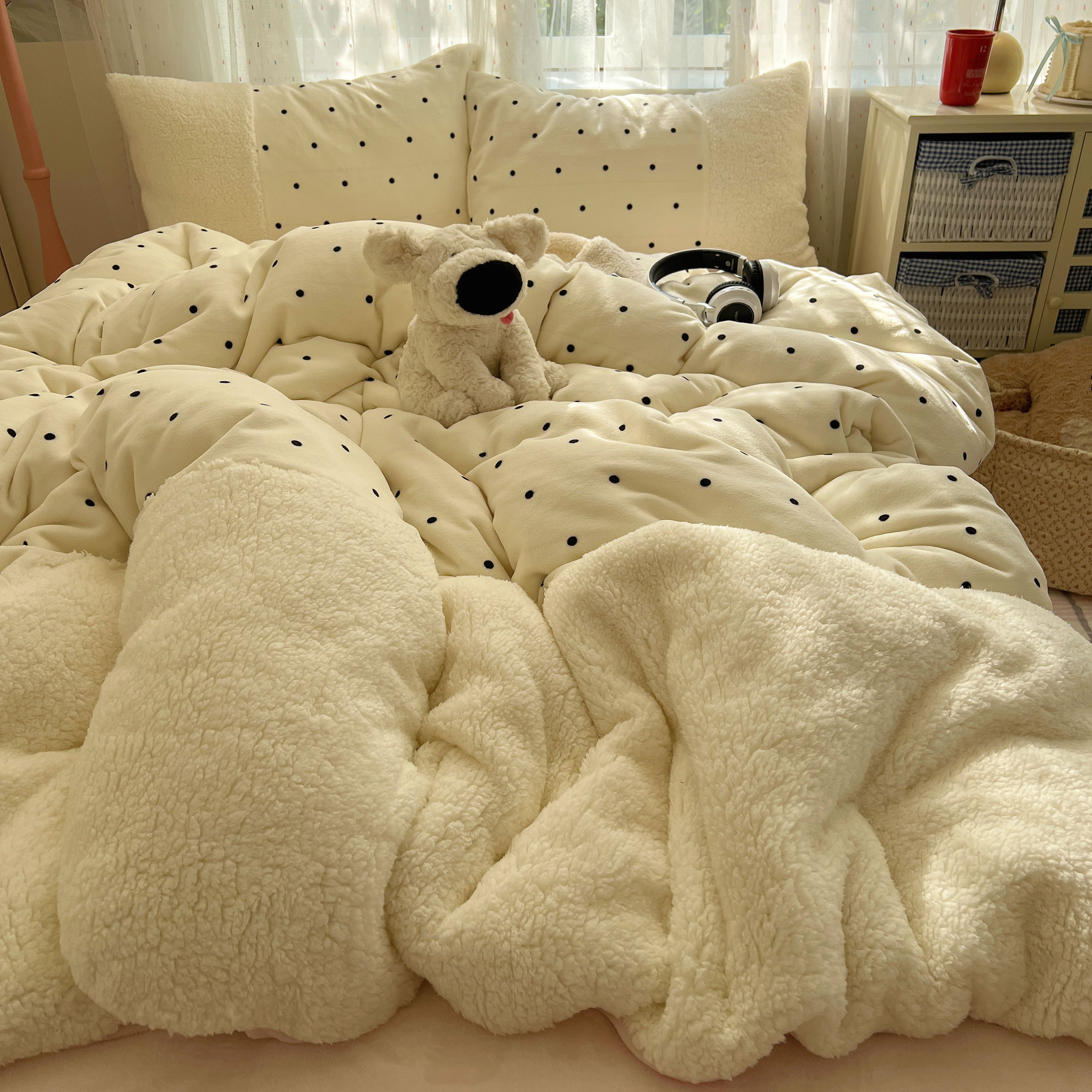 冬季奶油风波点白牛奶绒四件套