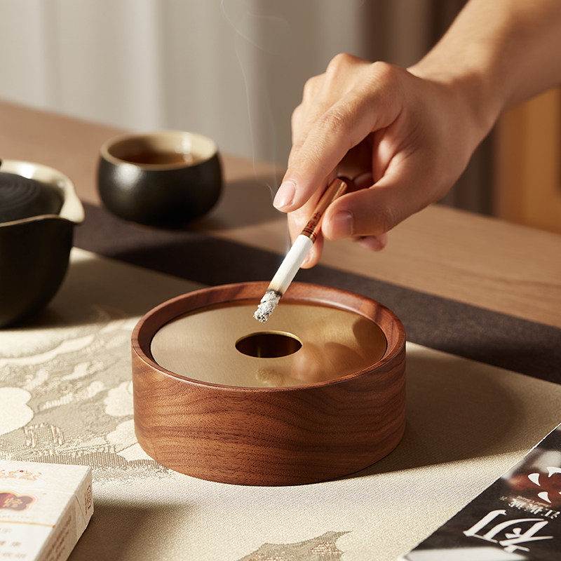 胡桃木烟灰缸家用客厅中式轻奢高级感实木带盖办公室创意大号烟缸