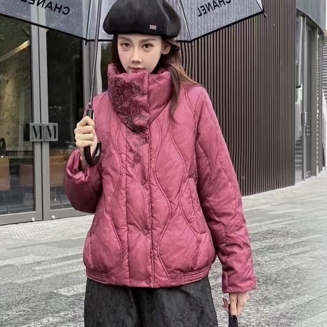 2025年冬季新款新中式国风重工金丝绣花短款保暖90国标羽绒服女