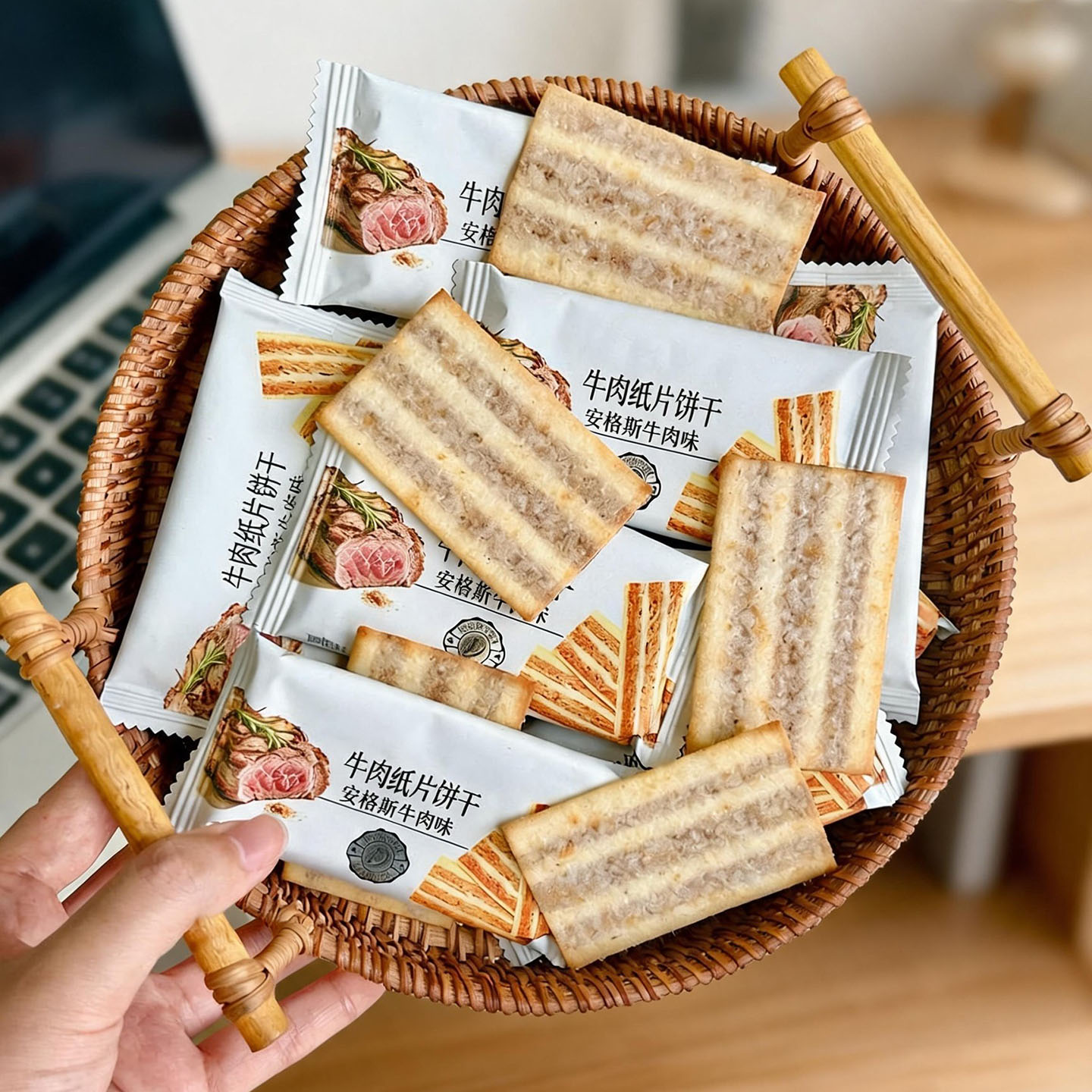 好吃停不下来~黄油芥末味金枪鱼纸片薄脆饼干牛肉饼干休闲零食