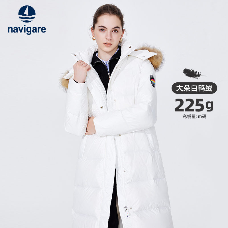 可拆卸貉子毛领，长款保暖性更加。