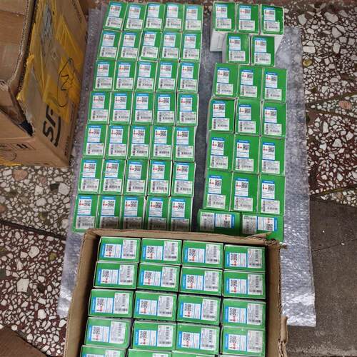 施耐德 全新原装正品现货一批23年下半年生产36V