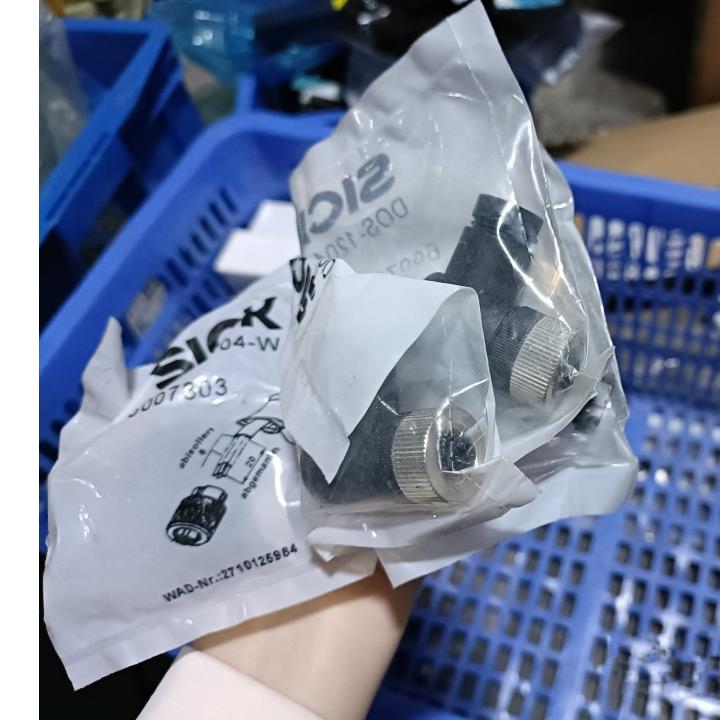 全新原装SICK西克接近开关插接头DOS-1204-W订货号6007303现货