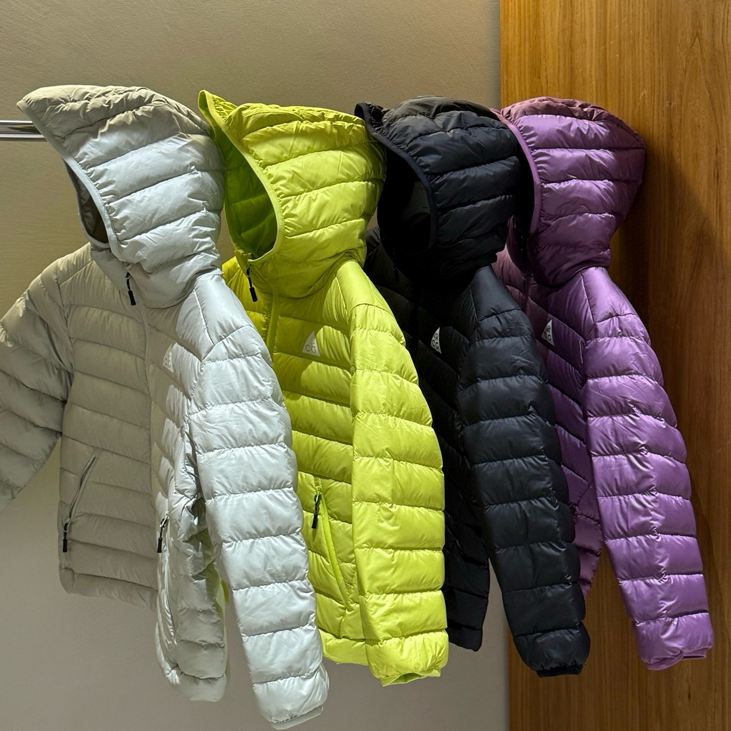 25冬季亲子款童装轻量化排骨架羽绒服中大童连帽保暖朵绒蓬松上衣