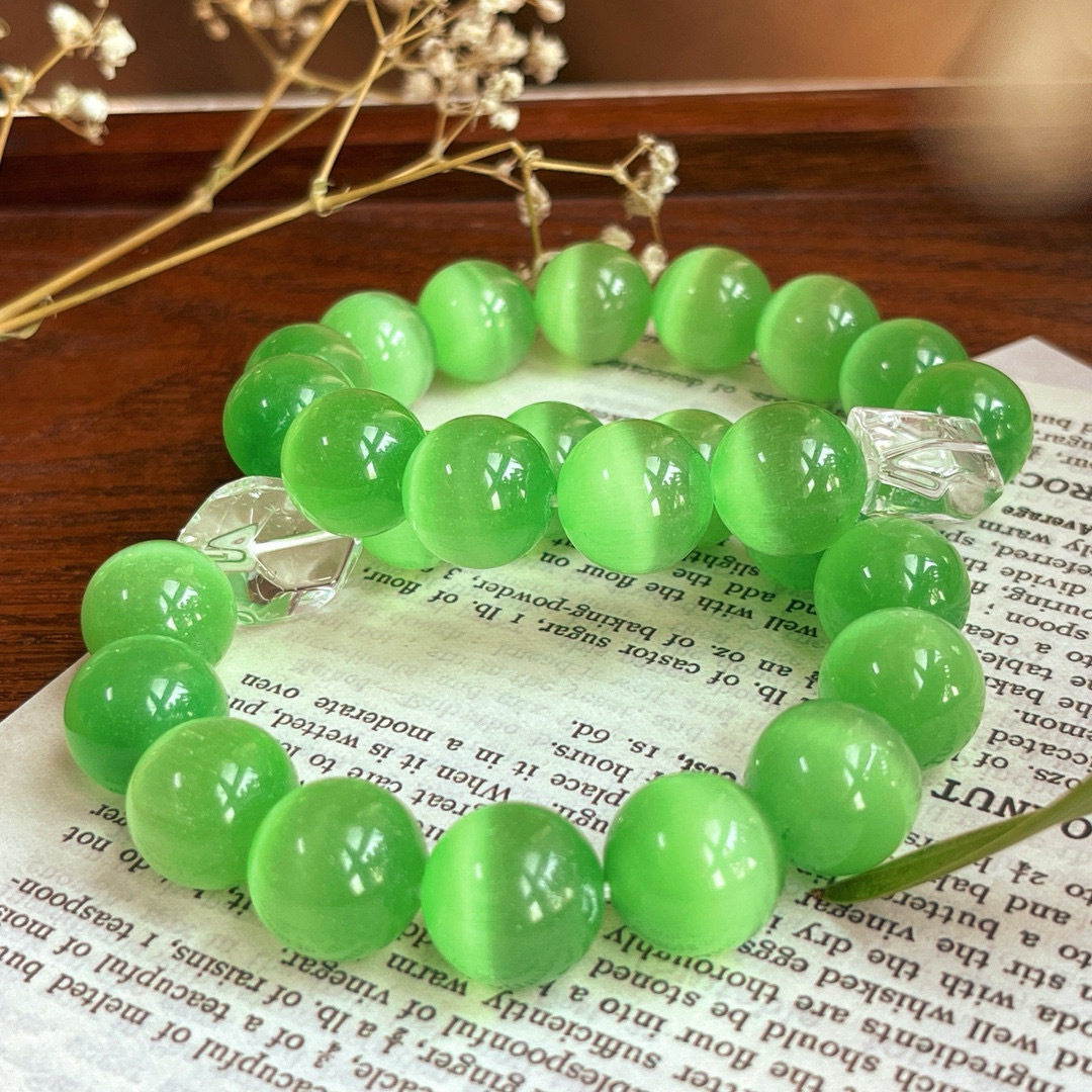 夏日清新绿色人造猫眼石手链天然白水晶手串冰透水润高品质手饰潮