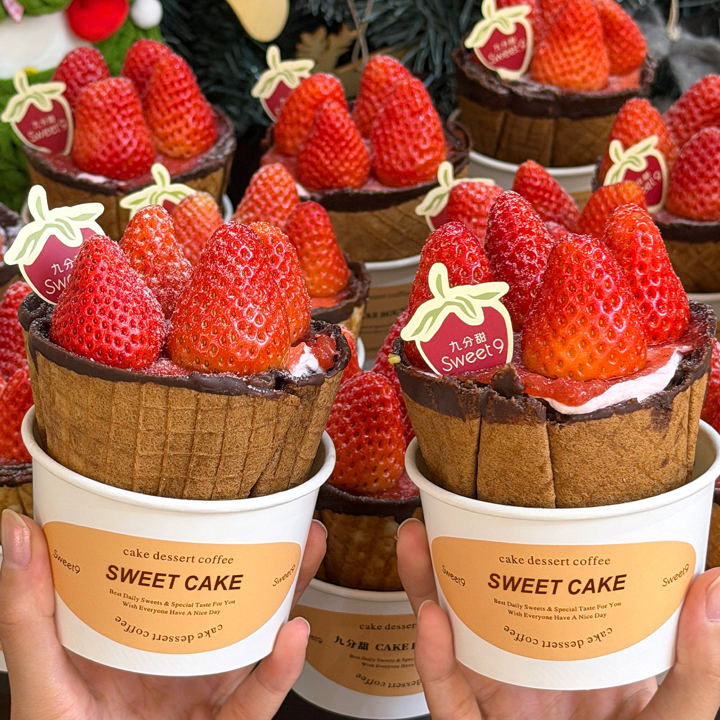 瑞莎草莓巧克力甜筒蛋糕纸杯