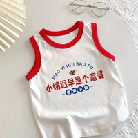 Тётя в красном воротничке рано или поздно станет богатой женщиной.