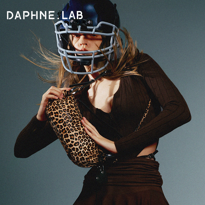 DAPHNELAB25SS豹纹色毒牙包