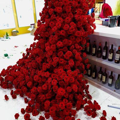 网红婚礼拍照花墙弗洛伊德玫瑰瀑布玫红玫瑰花瀑布装饰仿真玫瑰花