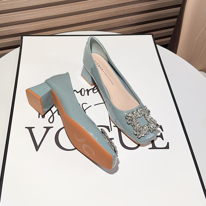 浅蓝色百搭气质水钻中跟方头t漆皮单鞋女粗跟2024年新款韩版高跟