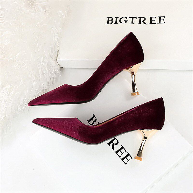 酒红色高跟鞋e女2024新款绒面尖头浅口金属细跟单鞋黑色职业工作