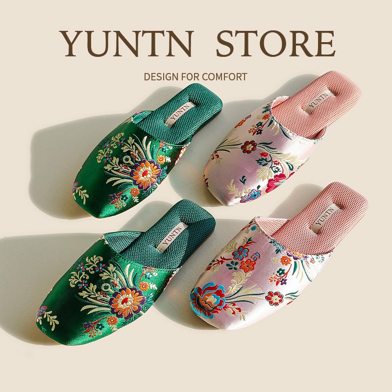 春夏新中式d国潮高级感缎面刺绣家用透气布艺拖鞋女防滑家用牛筋