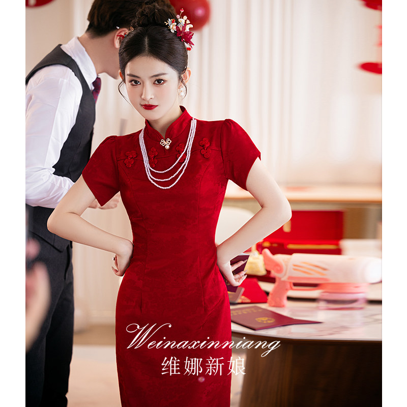 酒红色敬酒服新娘2025新款新中式旗袍订婚礼服连衣裙平时可穿显白