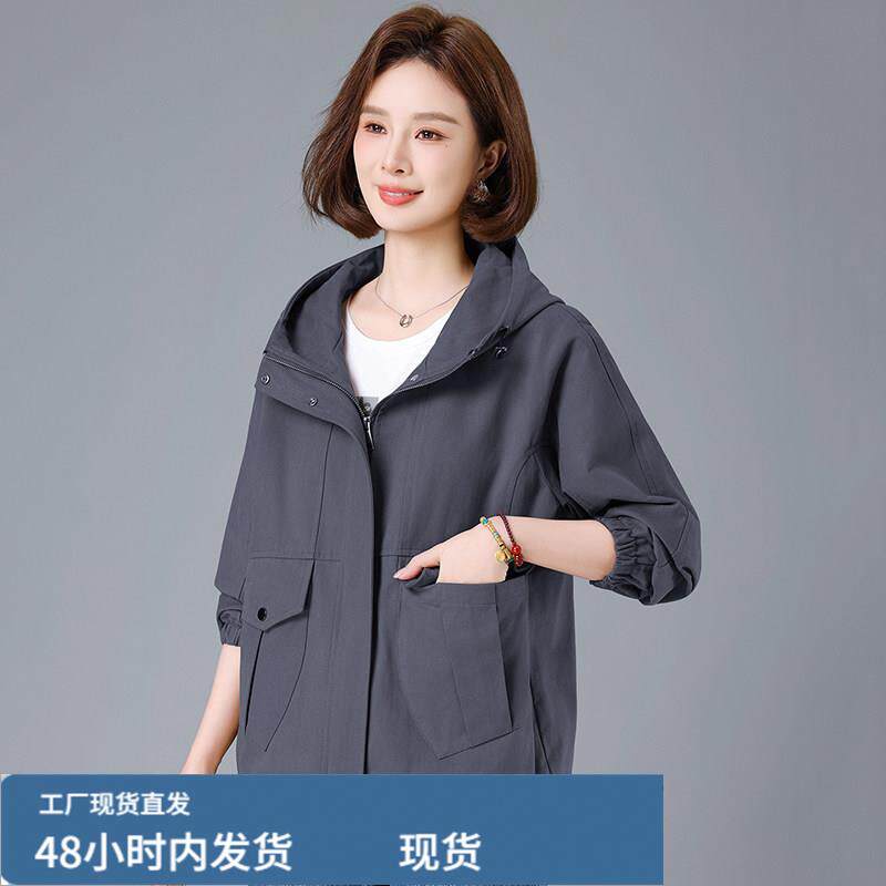 女士短外套宽松2026春秋新款中老年妈妈休闲大码洋气上衣纯檰风衣