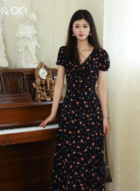 ON＆ON/安乃安2026春夏新款韩系木耳边V领蕾丝拼接气质收腰连衣裙