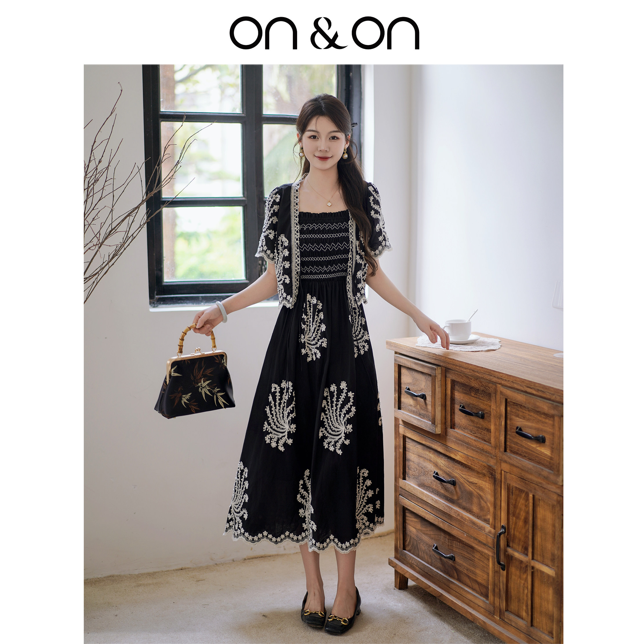 ON＆ON/安乃安夏季新款立体绣花设计轻奢感吊带裙+蝴蝶结小衫套