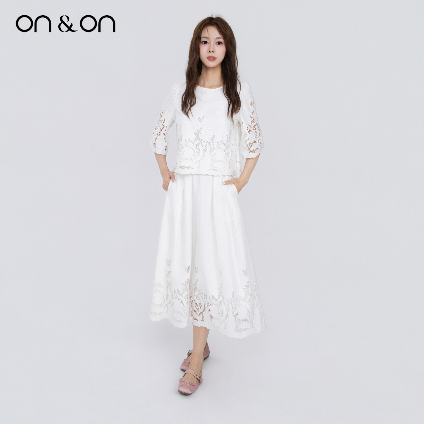 安乃安优雅米白重工刺绣镂空套装