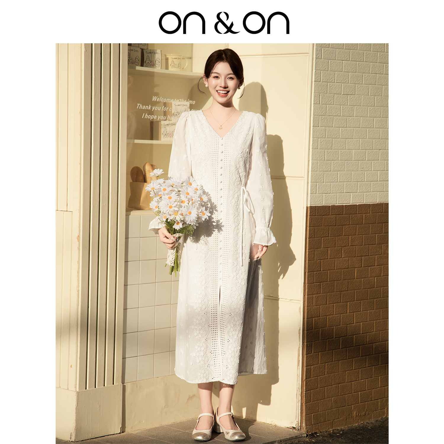 安乃安韩系V领绣花甜美风连衣裙