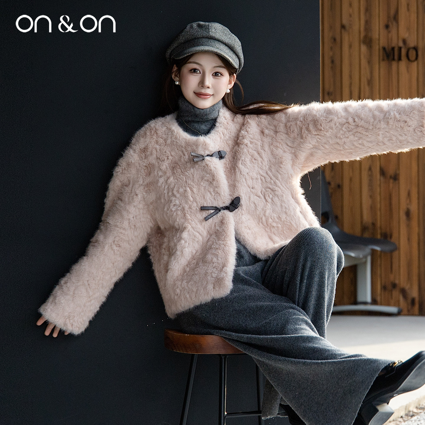 ON＆ON/安乃安2025冬季新款韩系圆领气质皮毛一体软糯皮草绒