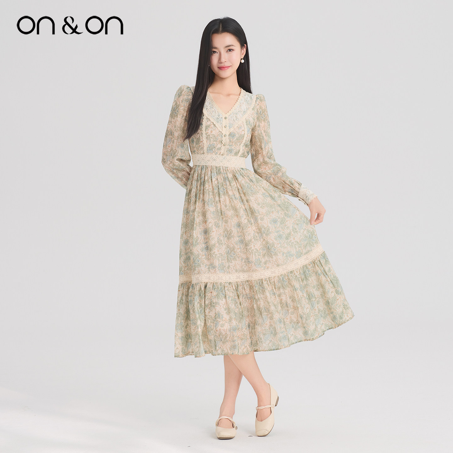 ON＆ON/安乃安2026春季新款法式复古桃领蕾丝拼接气质碎花连