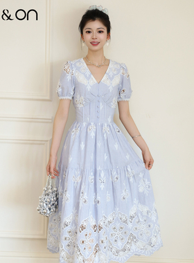 ON＆ON/安乃安2025夏季新款韩系V领重工镂空绣花收腰显瘦连衣裙女