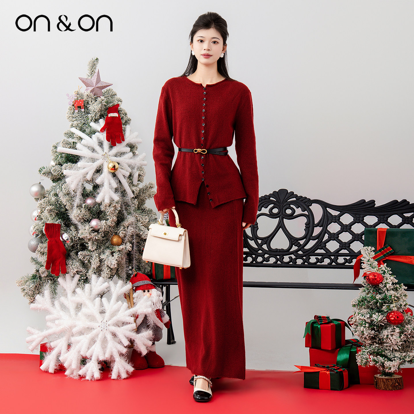 ON＆ON/安乃安2025冬季新款韩系气质圣诞专属限定纽扣针织套