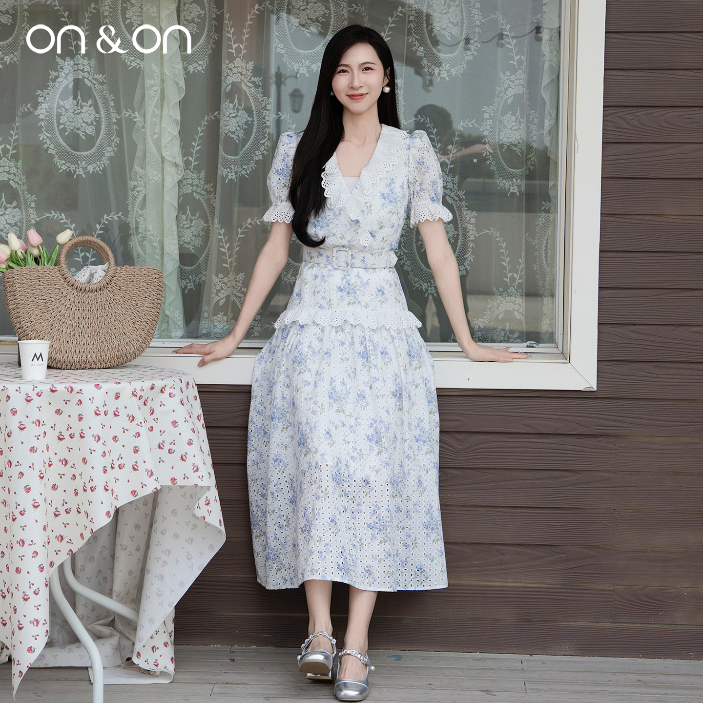 安乃安V领系带印花刺绣连衣裙