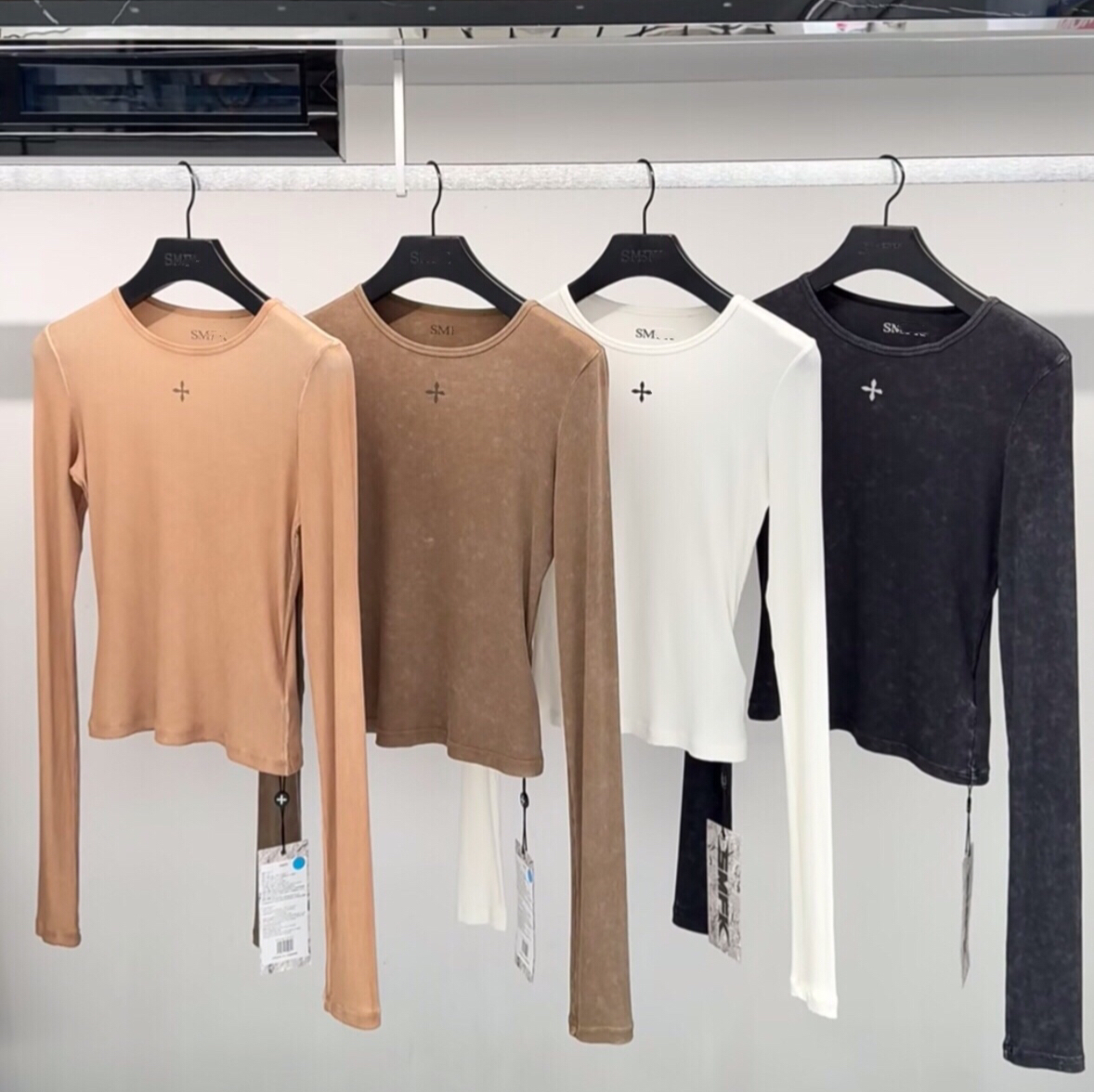 秒发现货】十字石墨洗打底花紧身运动上衣高弹力修身长袖女针织