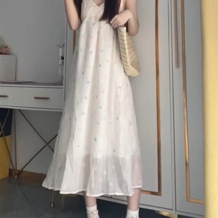 新品海边度假吊带连衣裙春装女2024F年新款法式波点初恋裙中长沙