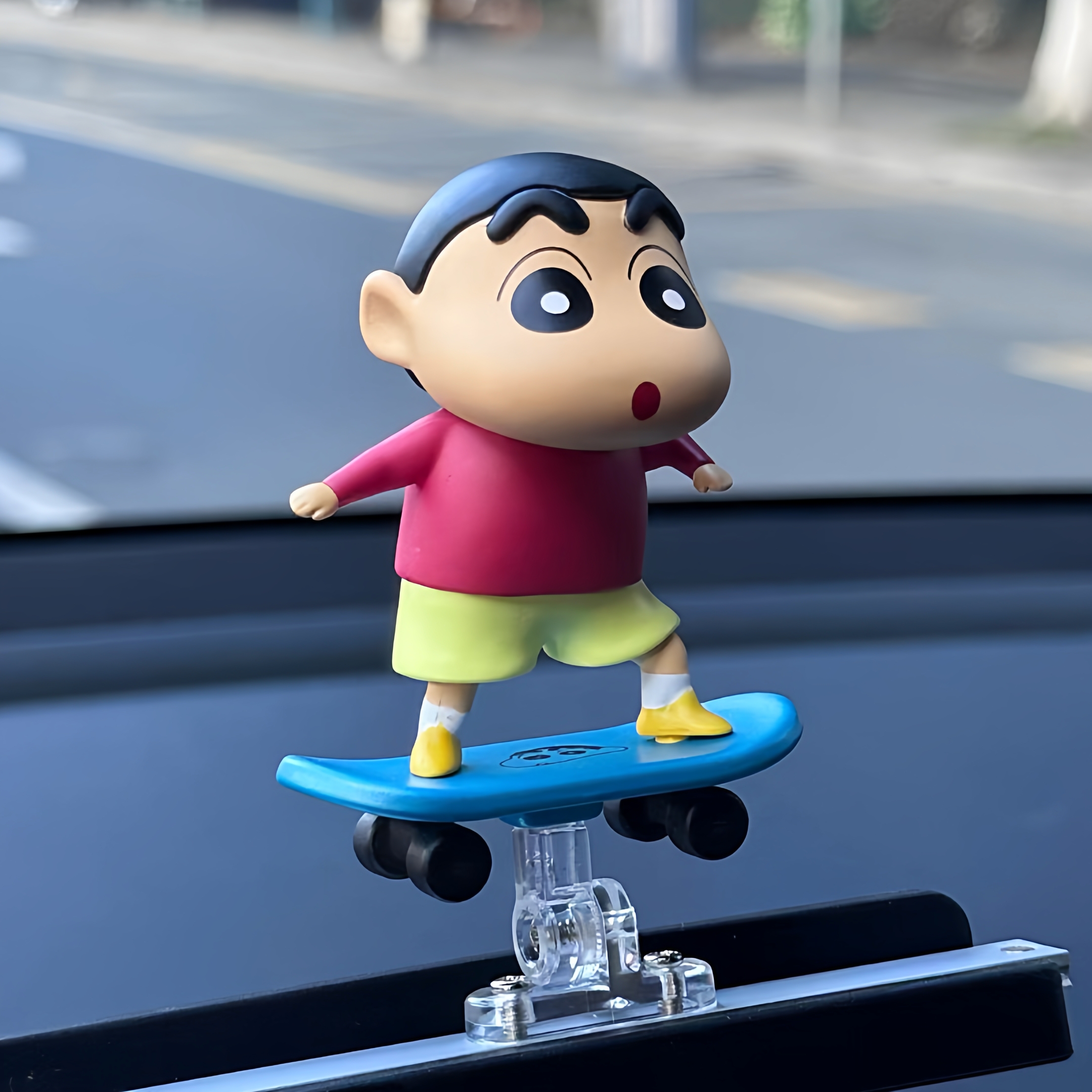 滑板车载蜡笔小新摆件汽车临时停车号码牌卡通车内装饰用品中控台