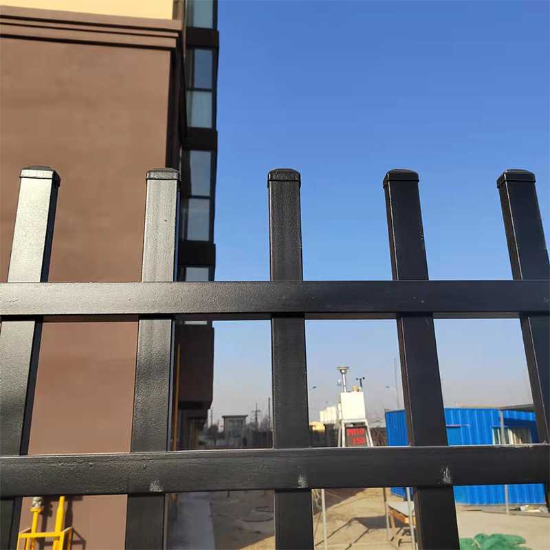 新款直销锌钢围墙护栏别墅庭院户外围栏学校安全防护铁艺栏杆院墙