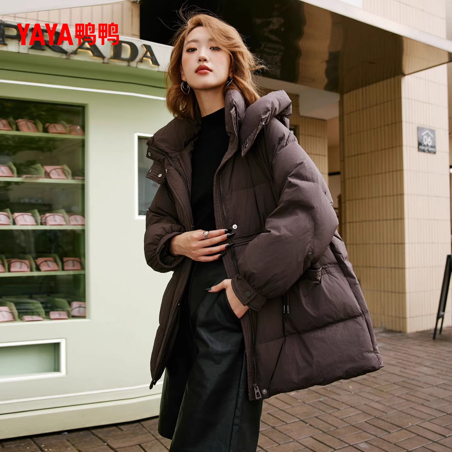 鸭鸭YAYA鸭鸭2025冬季时尚休闲时尚女士中长款羽绒服鸭绒保暖外套