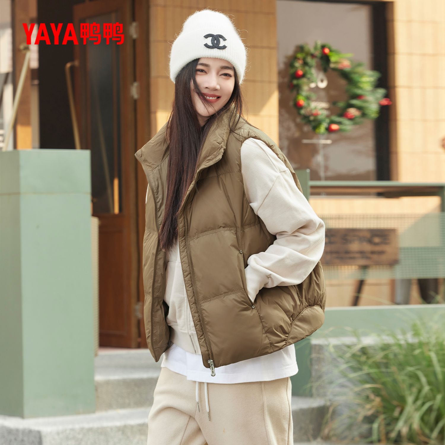 鸭鸭时尚短款立领羽绒服女