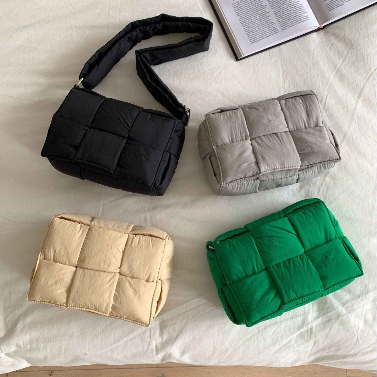 新品 手工编织小方包翻盖式时尚母棉服包宽肩带云朵单肩斜挎包女,箱包皮具/热销女包/男包,小方包,淘宝优惠券,粉丝福利购,淘宝优惠卷