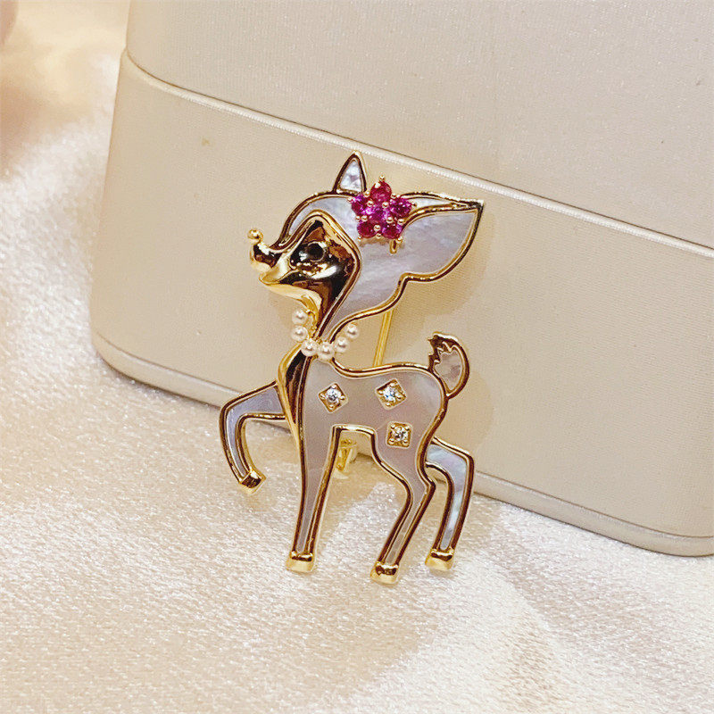 新款 卡通可爱梅花鹿胸针高档小众设计高级感别针个性时尚母贝胸