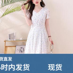 超火减龄雪纺碎花连衣裙女士2026新款夏季小个子收腰a字白色裙子