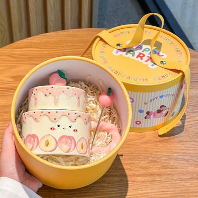Cute cream peach ceramic mug with lid spoon for couples drinking water cup as a birthday gift for girls, accompanied by