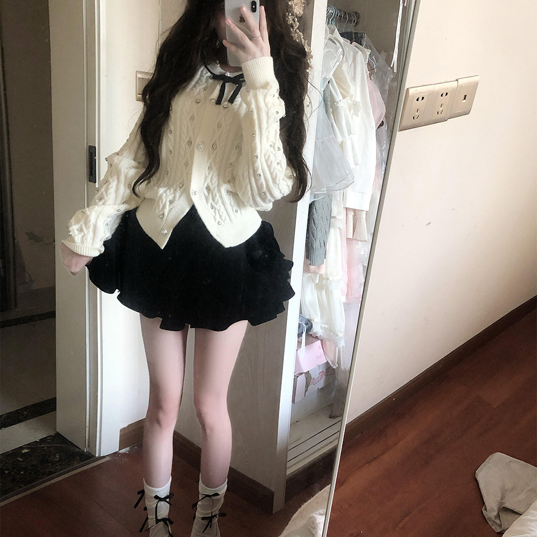 韩系高级感白色毛衣开衫外套女秋冬巨好看烫钻内搭小香风针织上衣