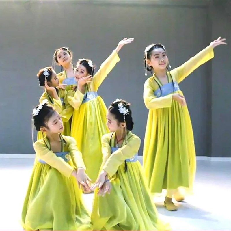 儿童古典汉服有位姑娘舞蹈服中国风春三月桃花笑襦裙胭脂妆演出服