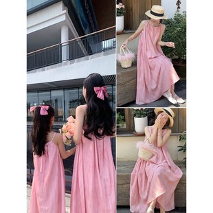 多巴胺亲子装海边三亚度假母女沙滩长裙超仙2024新款高端夏天穿搭