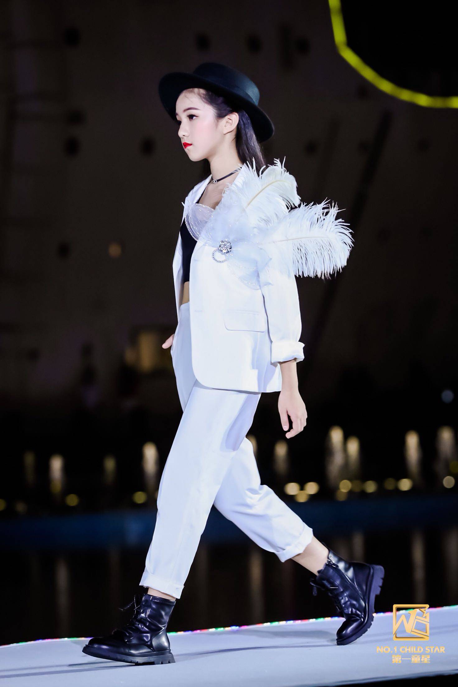 儿童模特走秀礼服 女童T台演出服御姐范霸气西装潮服儿童演出服
