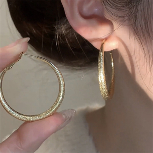 银针金色耳圈4cm耳环轻奢气质耳扣2025新款爆款高级感ins百搭耳饰