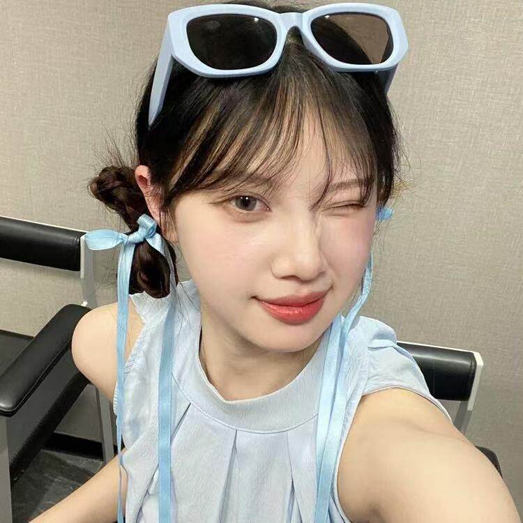Y2K复古蓝色方形墨镜女2026新款多巴胺风圆脸拍照太阳眼镜高级感